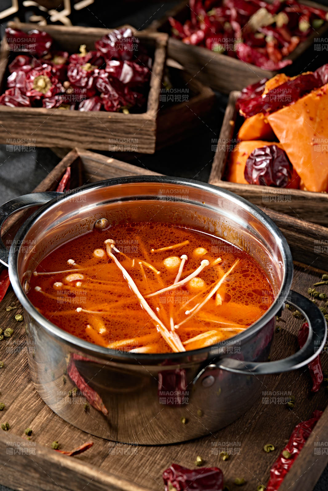 迷你小火锅汤底番茄菌汤锅底