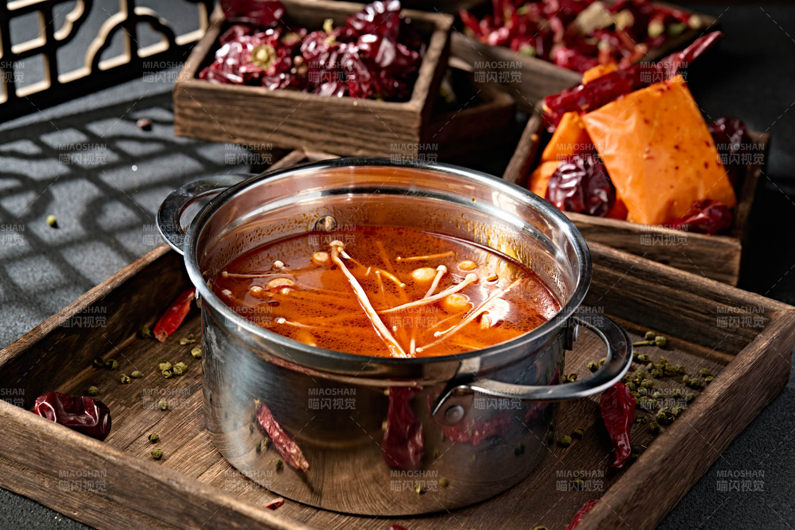 迷你小火锅汤底番茄菌汤锅底