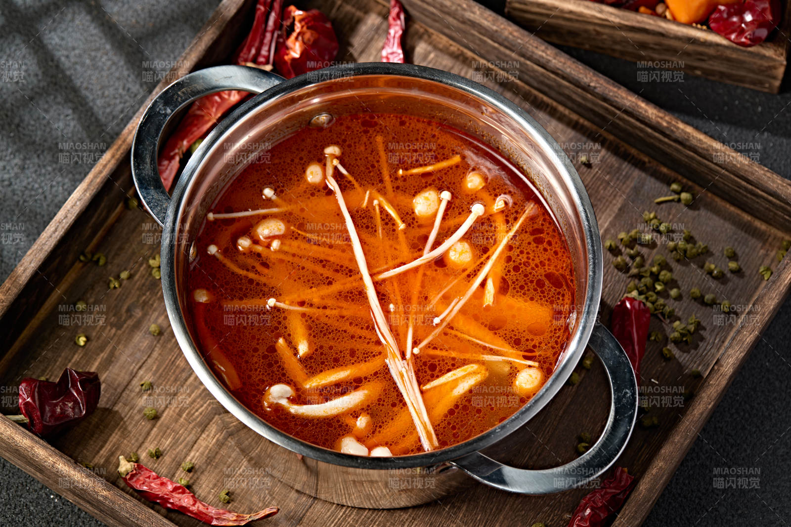 迷你小火锅汤底番茄菌汤锅底