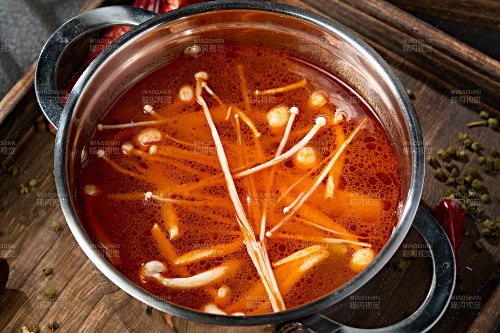 迷你小火锅汤底番茄菌汤锅底