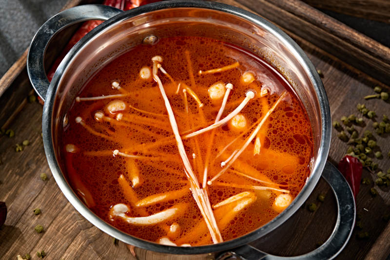 迷你小火锅汤底番茄菌汤锅底