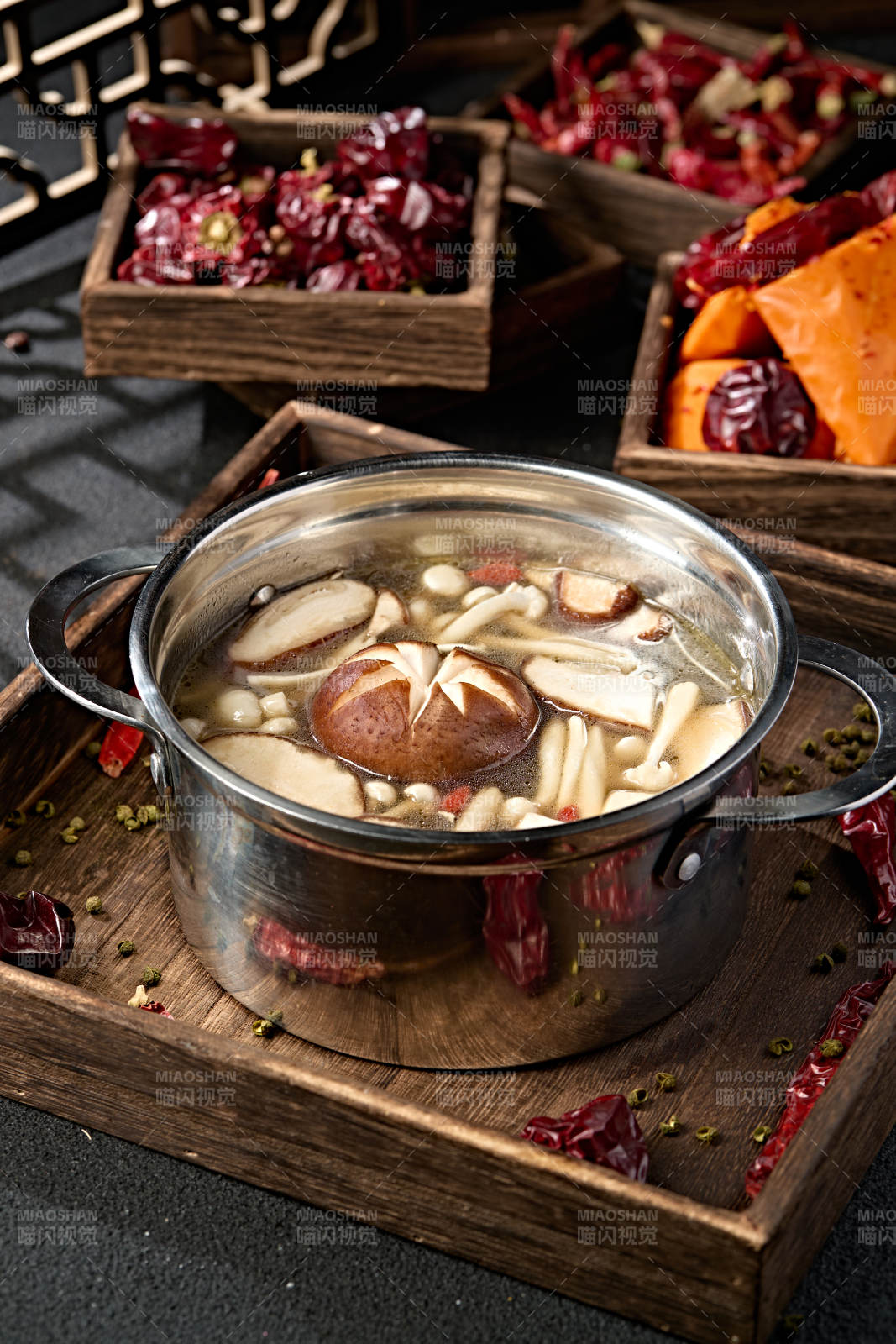 迷你小火锅山珍菌汤锅底