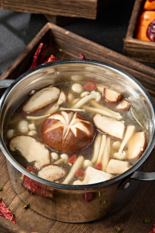 迷你小火锅山珍菌汤锅底