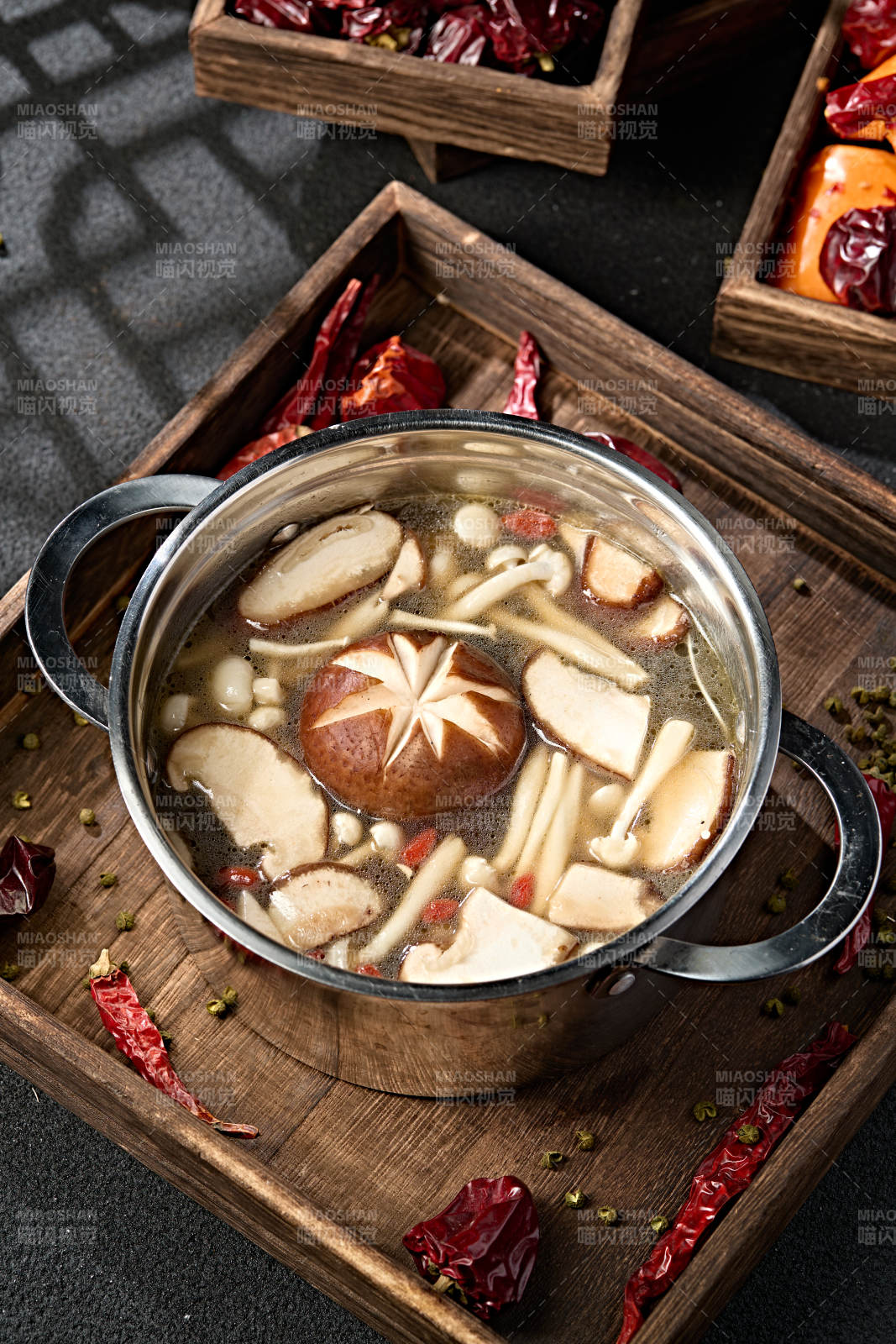 迷你小火锅山珍菌汤锅底
