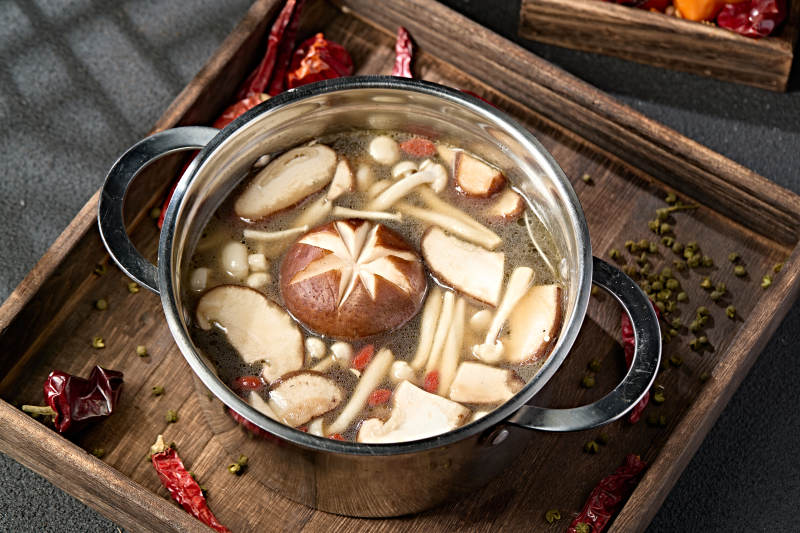 迷你小火锅山珍菌汤锅底