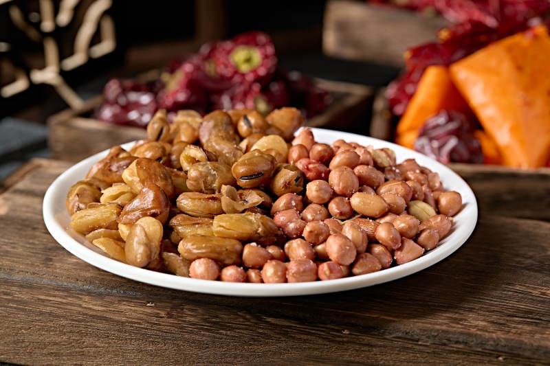 油炸花生米拼炸兰花豆