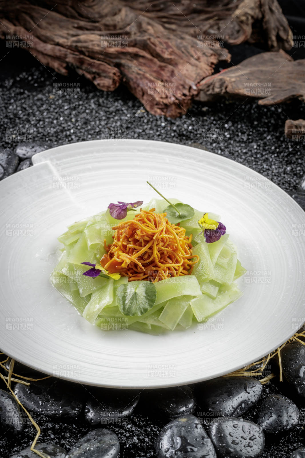 虫草花拌莴笋-摄影图