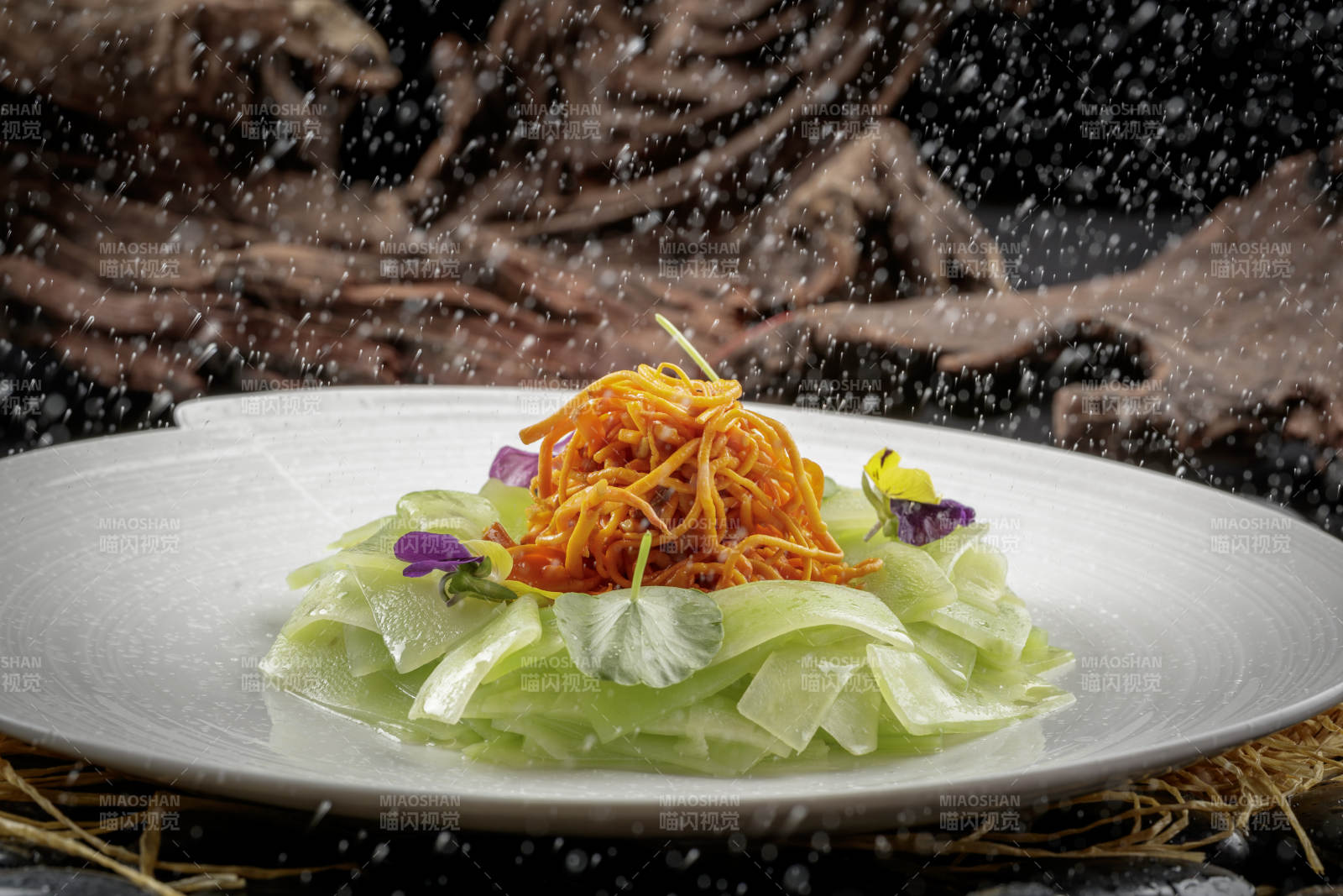 虫草花拌莴笋-摄影图