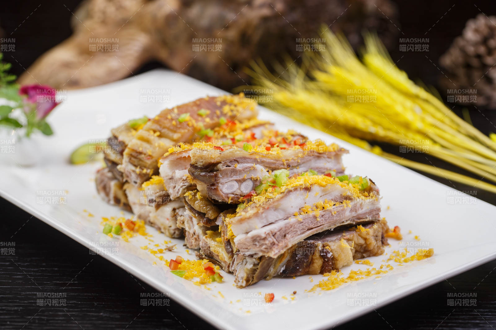 避风塘蒜香羊排-摄影图