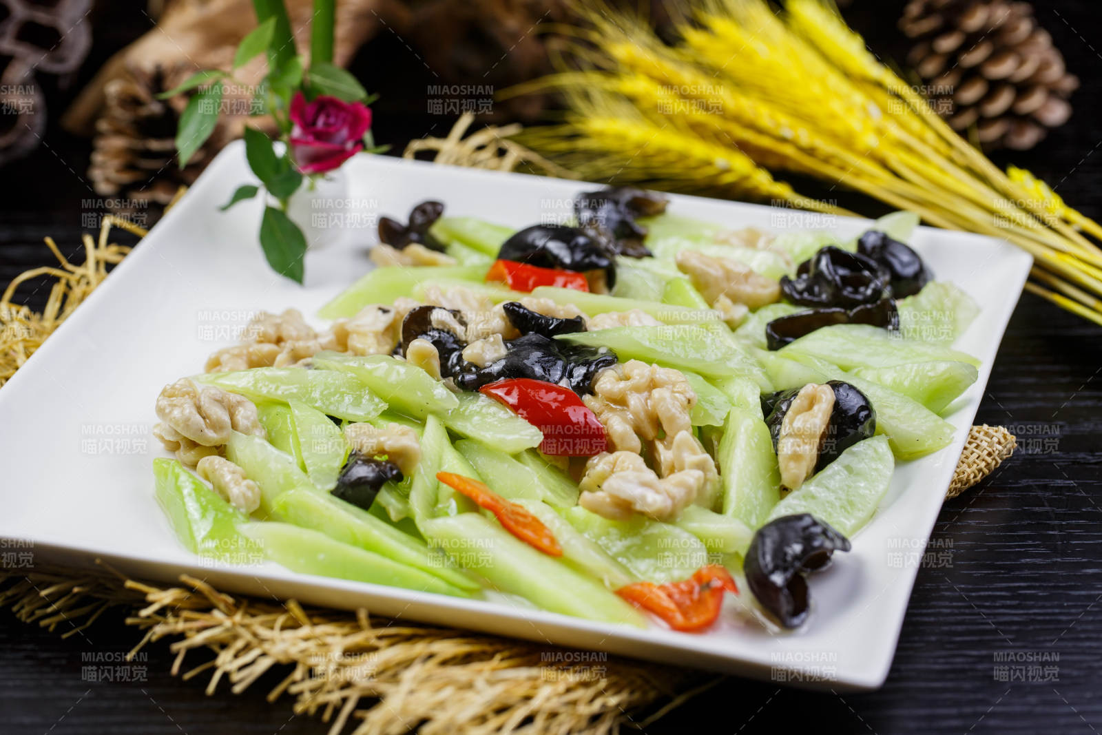 鮮桃仁蘆筍炒木耳