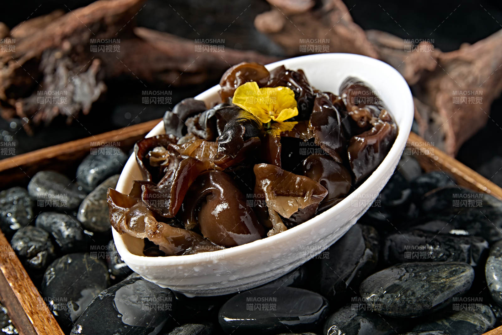 火锅食材一盘新鲜黑木耳