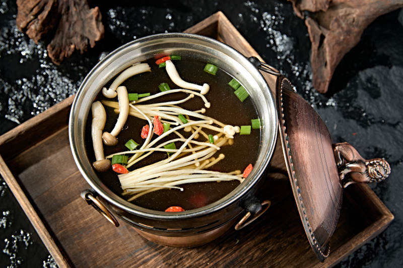 迷你小火锅山珍菌汤锅底
