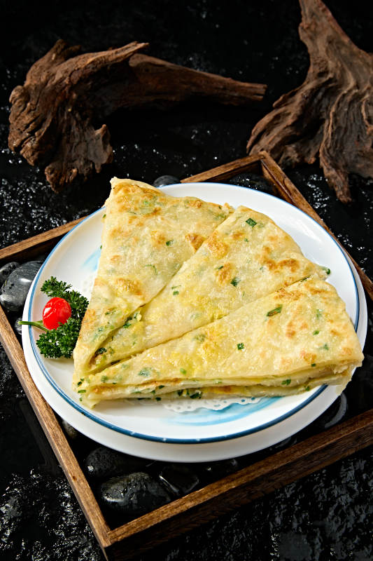 美味的手工葱花鸡蛋烙大饼