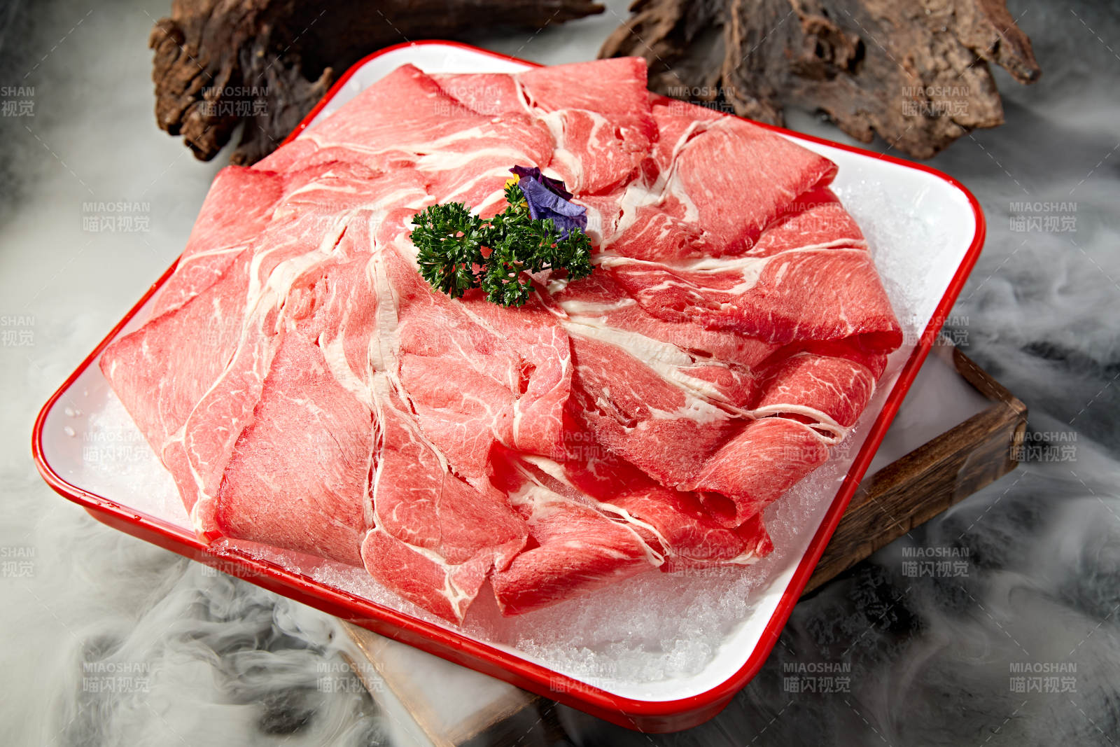 火锅涮品和牛肉卷切片