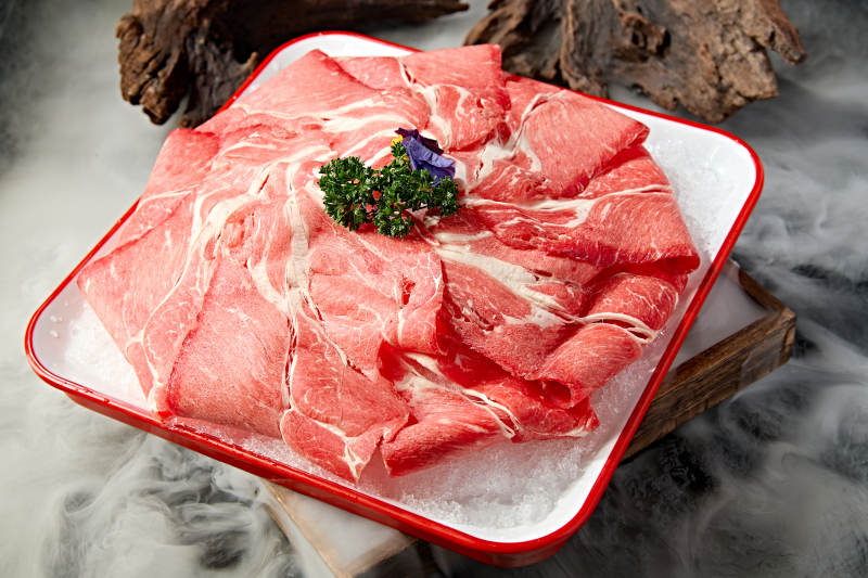 火锅涮品和牛肉卷切片