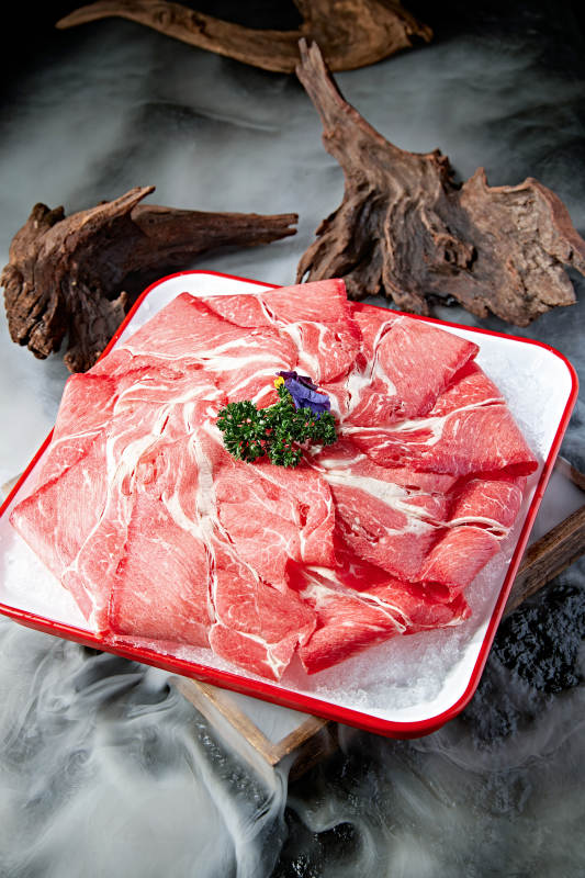 火锅涮品和牛肉卷切片