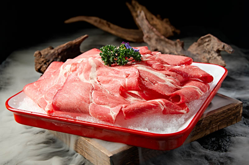 火锅涮品和牛肉卷切片