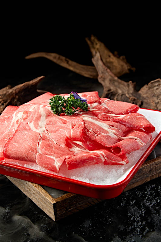 火锅涮品和牛肉卷切片