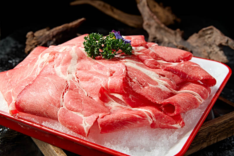 火锅涮品和牛肉卷切片