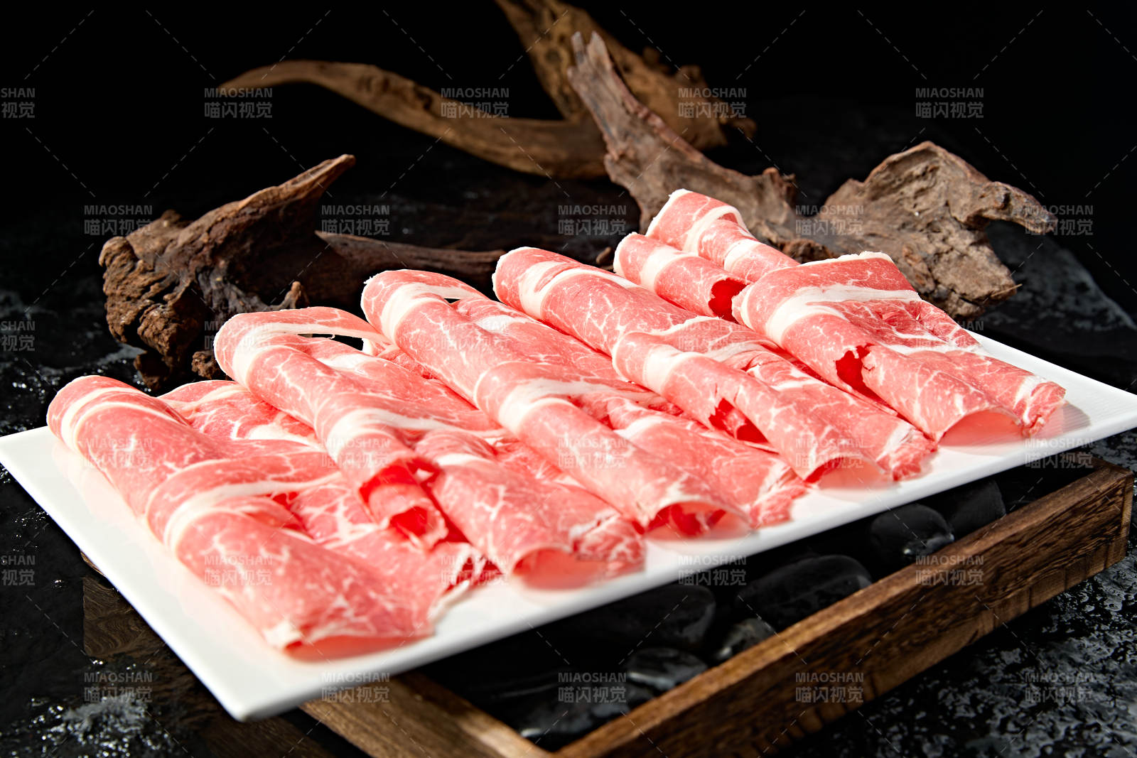 火锅涮品和牛肉卷切片