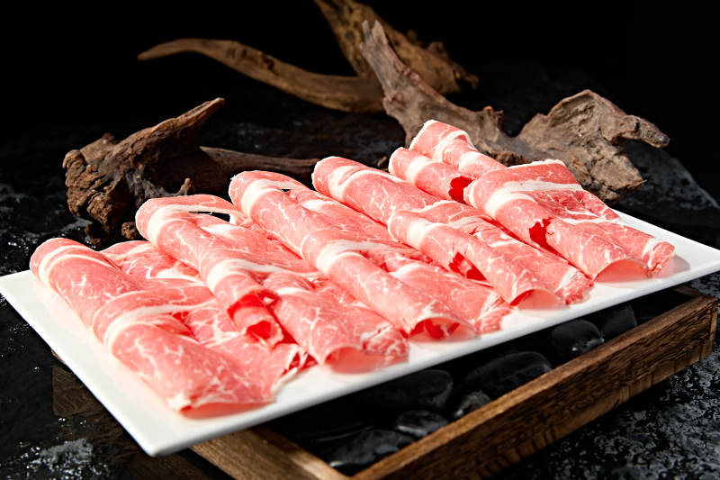 火锅涮品和牛肉卷切片