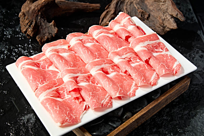 火锅涮品和牛肉卷切片