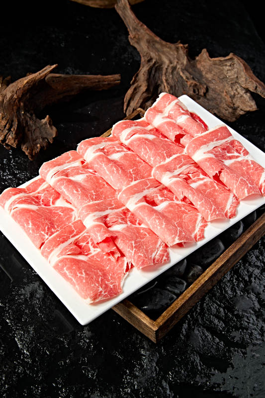 火锅涮品和牛肉卷切片