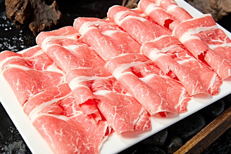 火锅涮品和牛肉卷切片