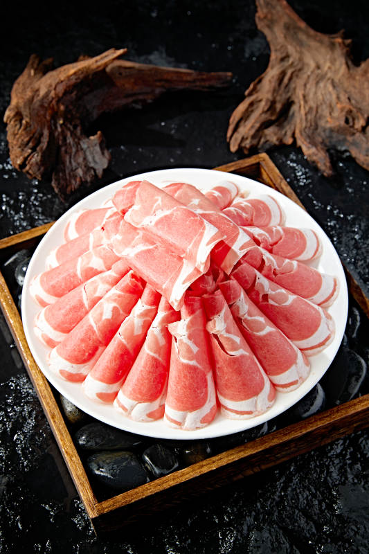 内蒙草原羔羊肉卷切片