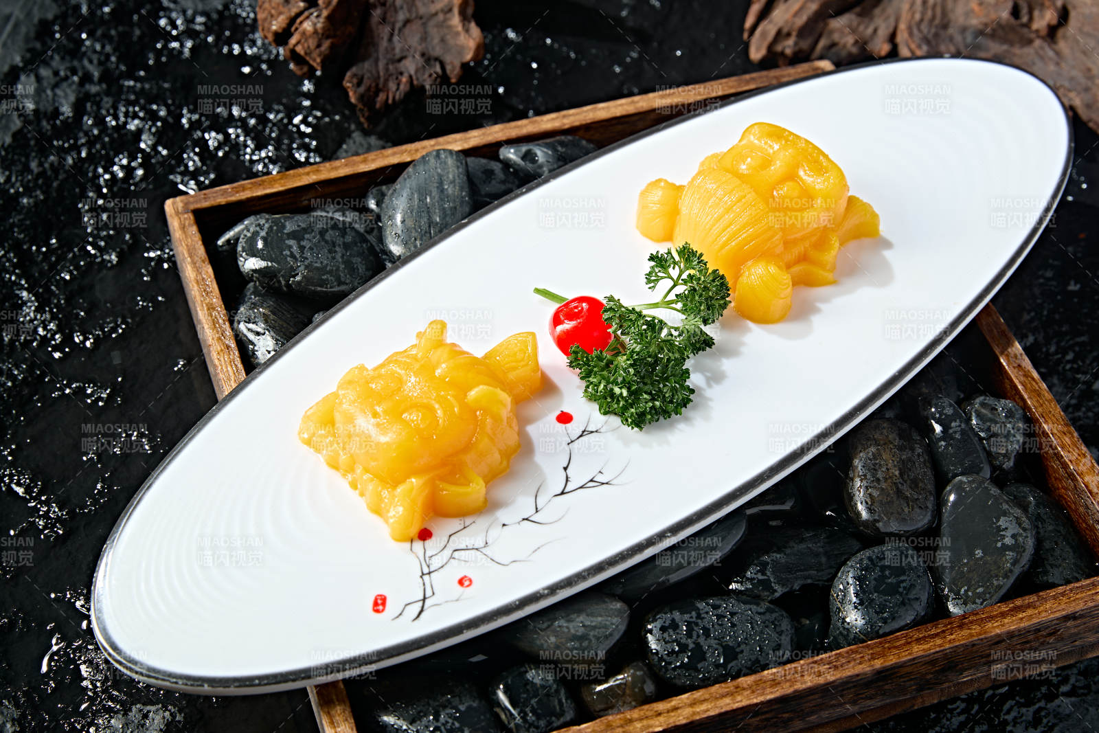 美味甜品摇摇果冻-摄影图