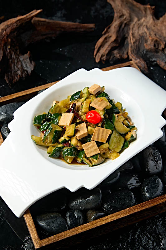 芥末油拌盐水腌黄瓜条熏豆干