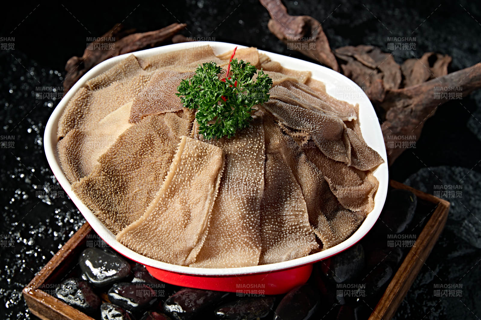 美味火鍋食材鮮嫩大片毛肚