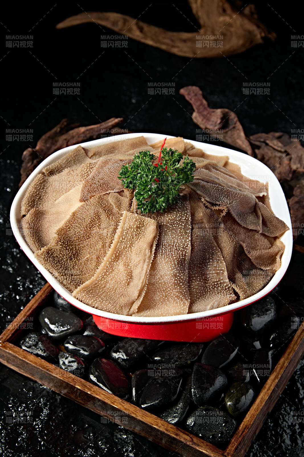 美味火鍋食材鮮嫩大片毛肚