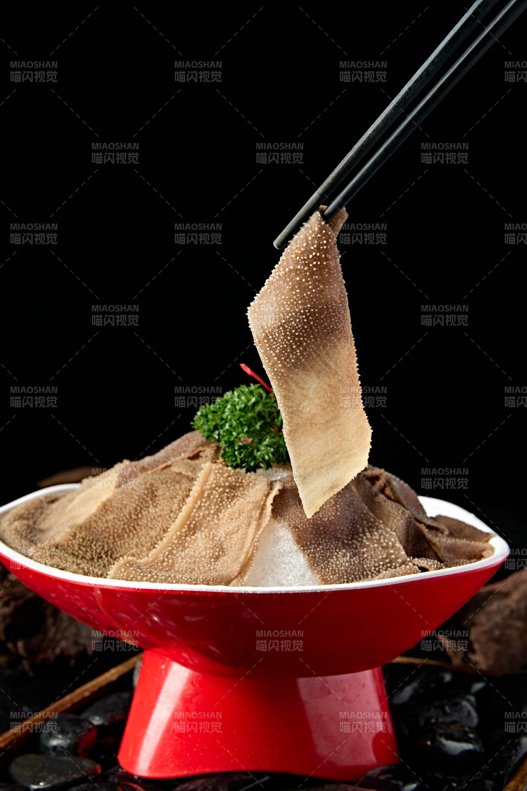 美味火鍋食材鮮嫩大片毛肚