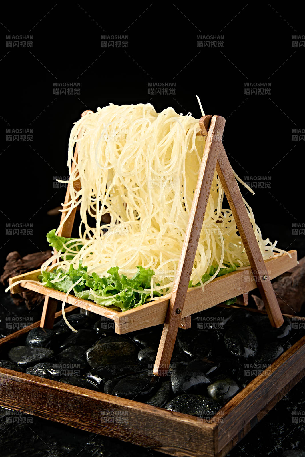 美味火锅食材晾干鲜切土豆丝