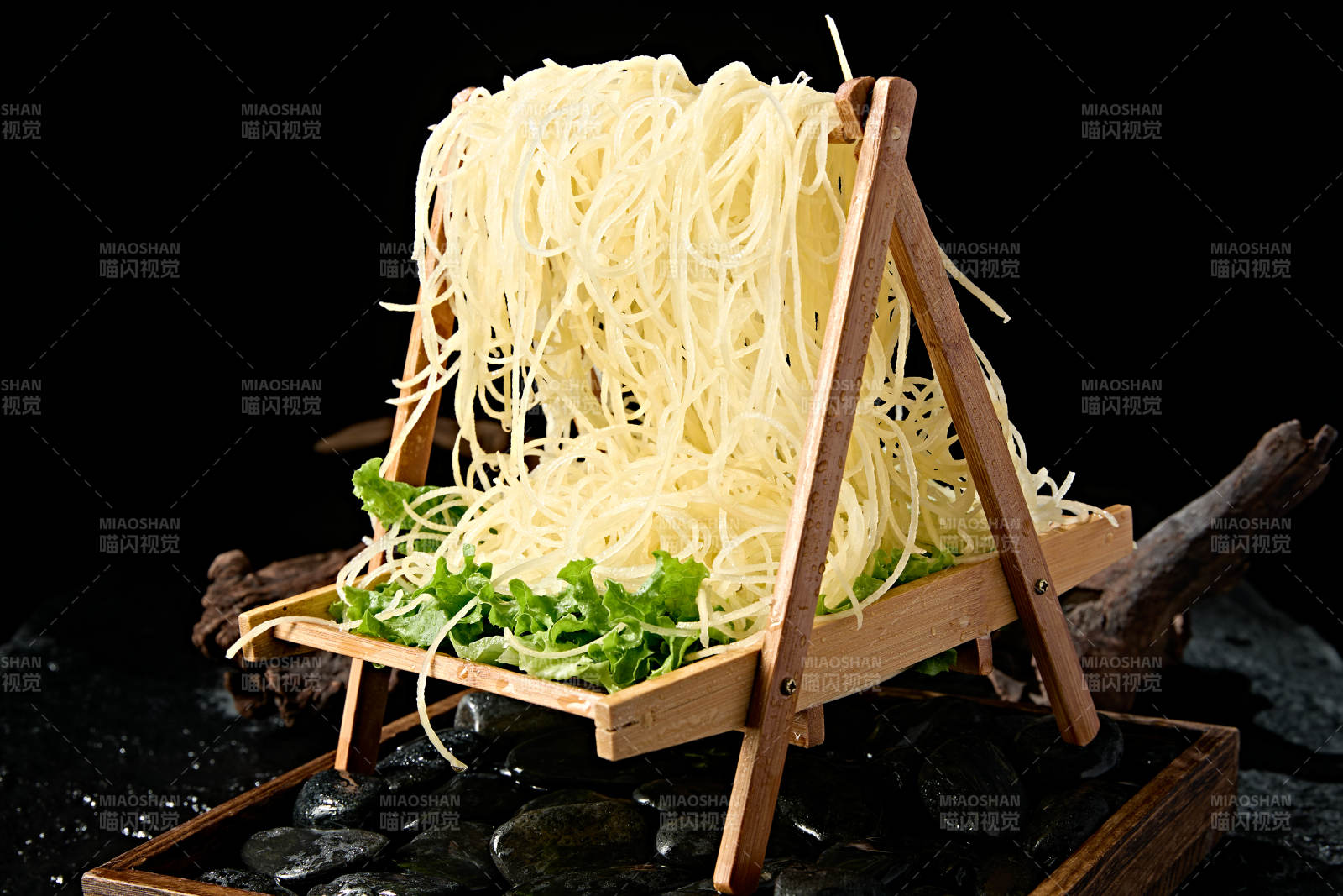 美味火锅食材晾干鲜切土豆丝