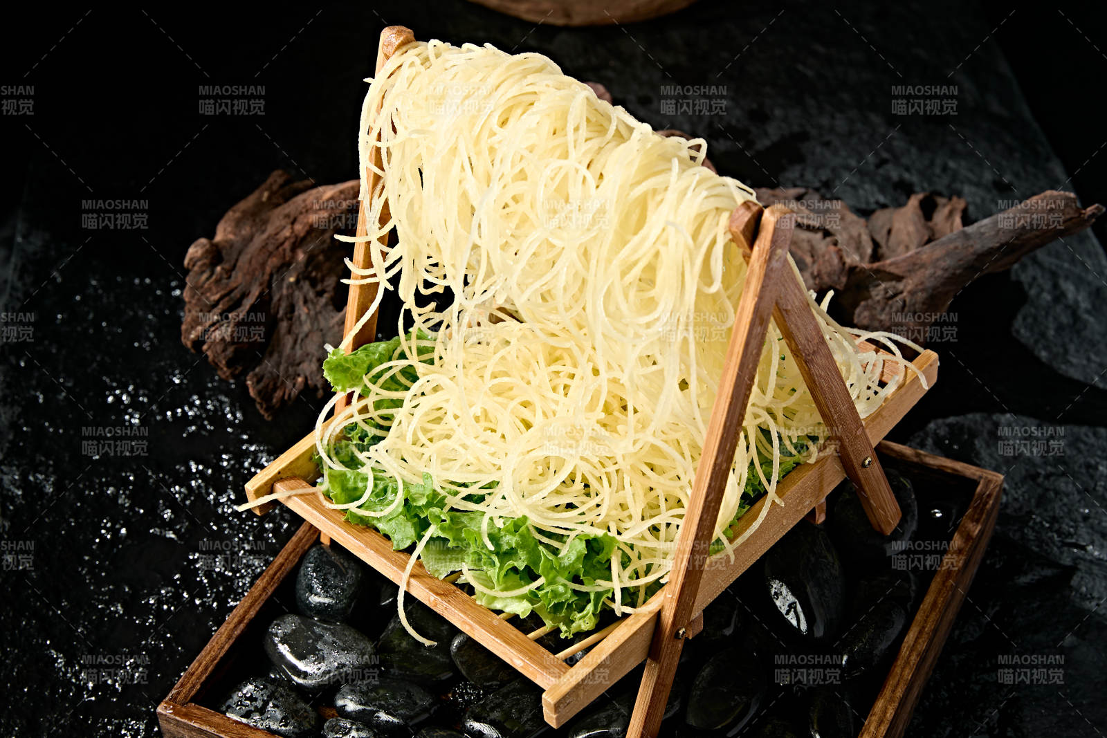 美味火锅食材晾干鲜切土豆丝