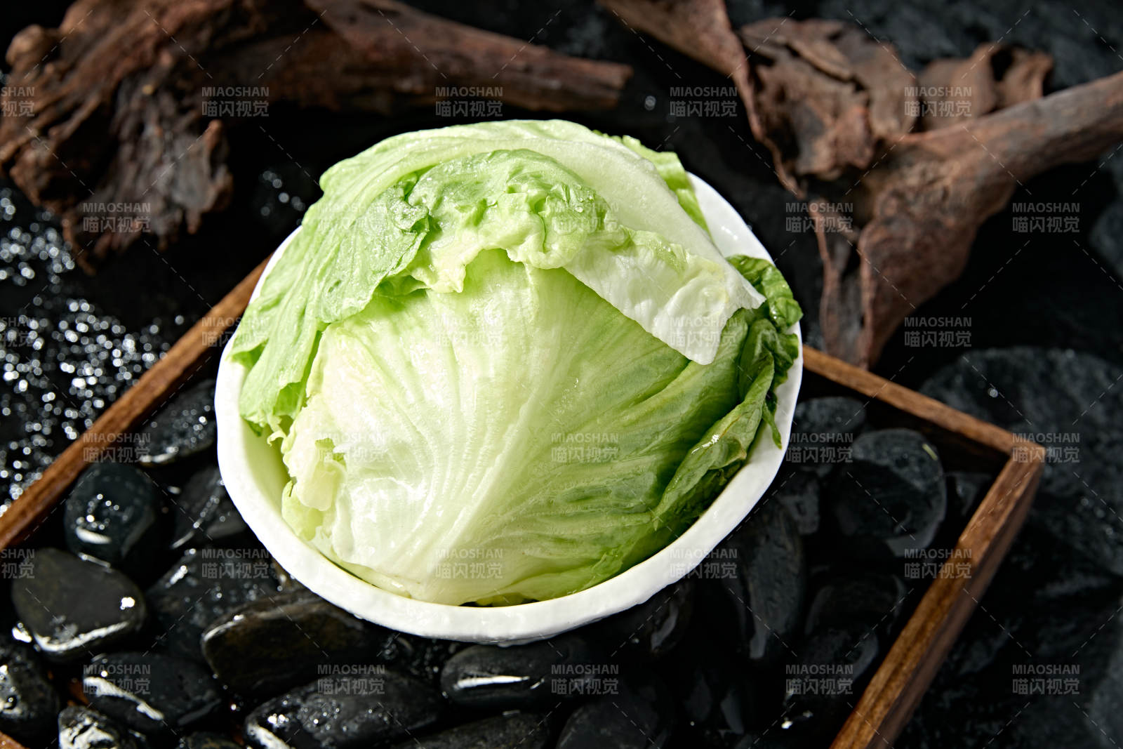 火锅食材一盘新鲜的圆生菜