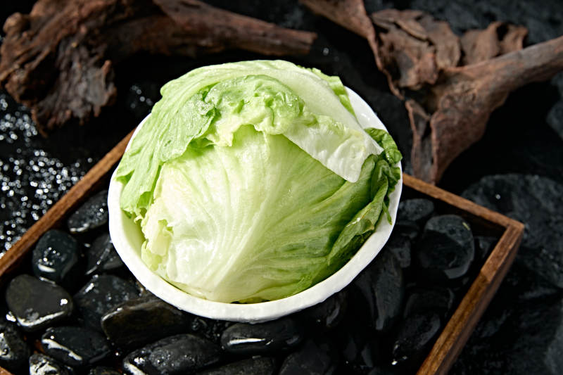 火锅食材一盘新鲜的圆生菜