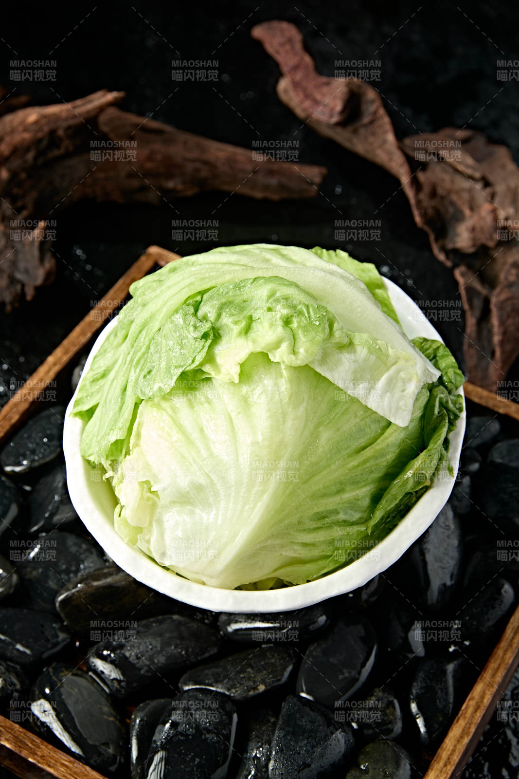 火锅食材一盘新鲜的圆生菜