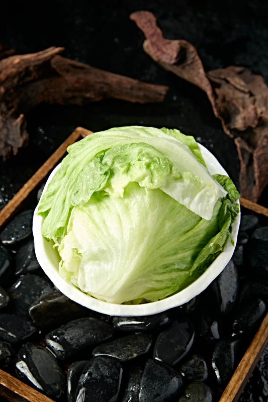 火锅食材一盘新鲜的圆生菜