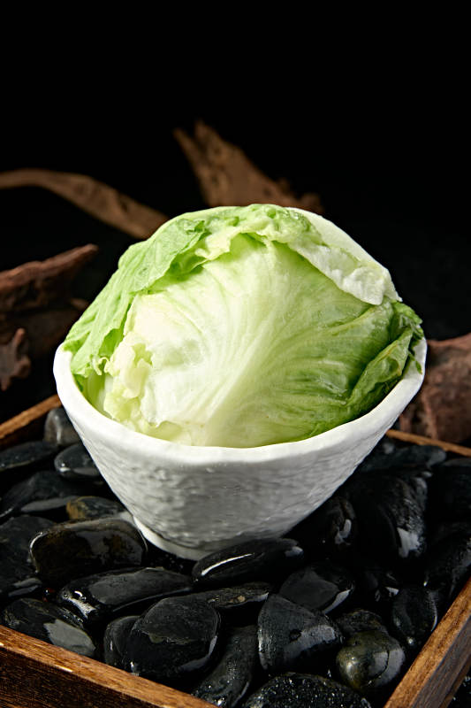 火锅食材一盘新鲜的圆生菜
