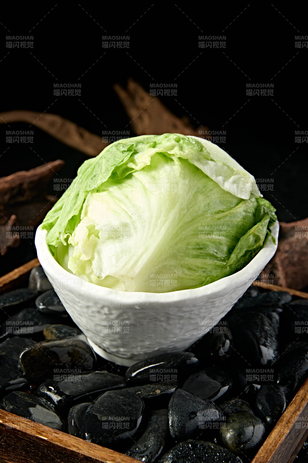 火锅食材一盘新鲜的圆生菜