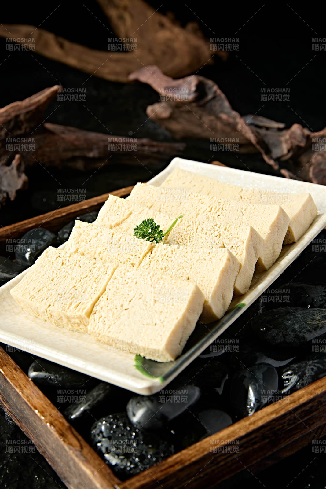 火鍋食材一盤凍豆腐切片