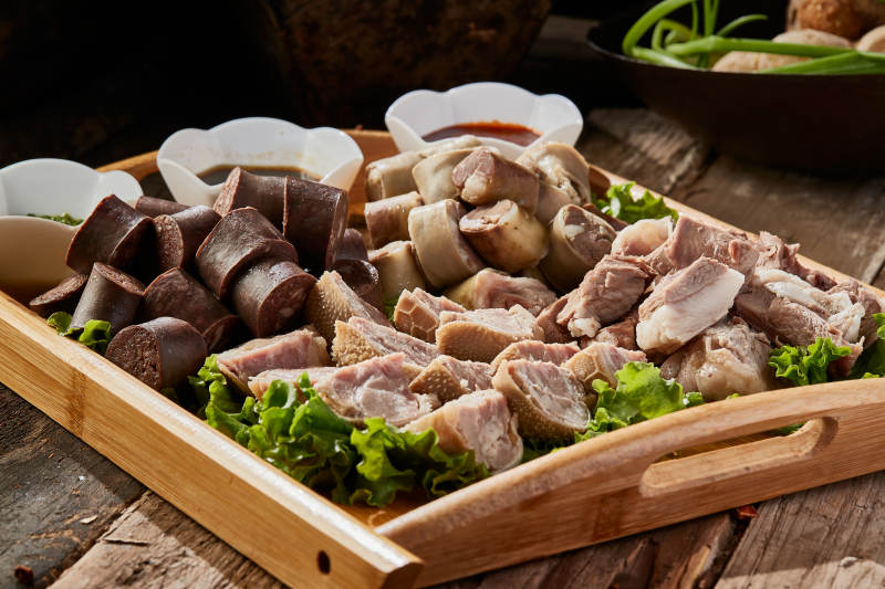 蒙餐血肠白肠肚包肉拼盘