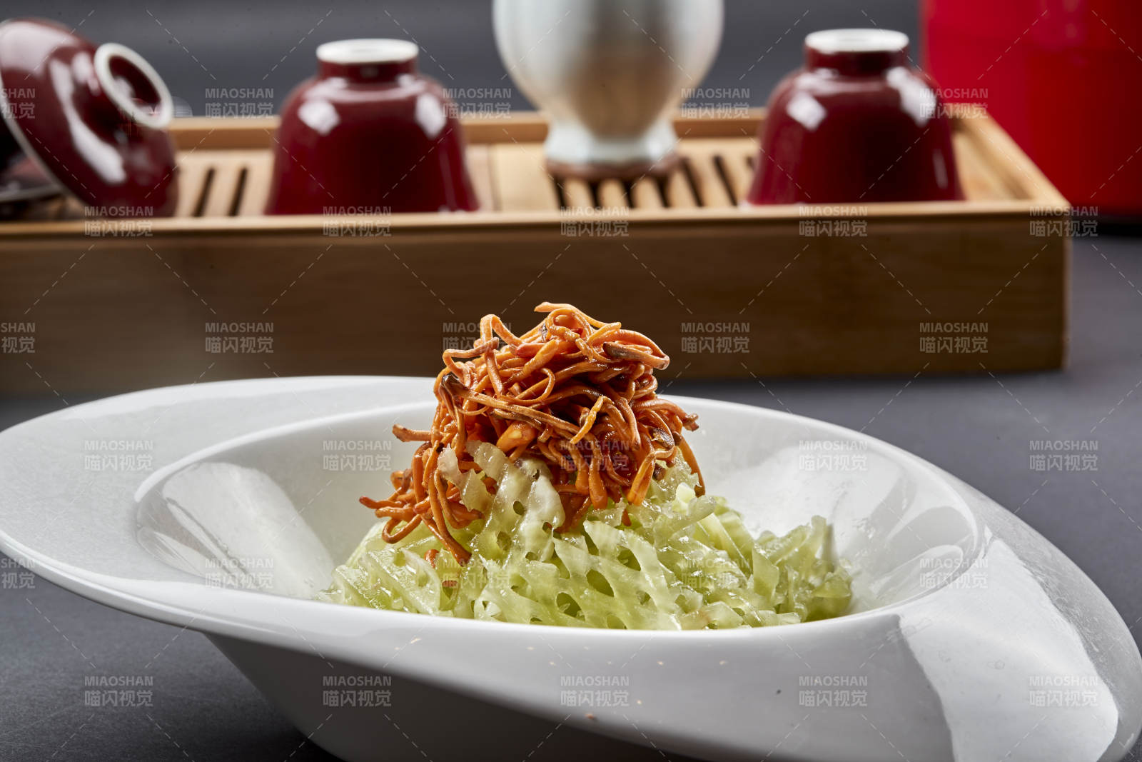 精美凉菜凉拌芦笋配虫草花-摄影图