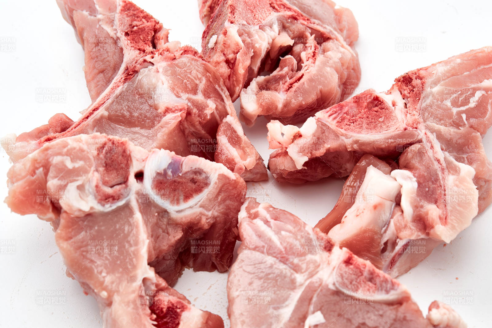 检疫合格的屠宰生鲜猪肉-摄影图