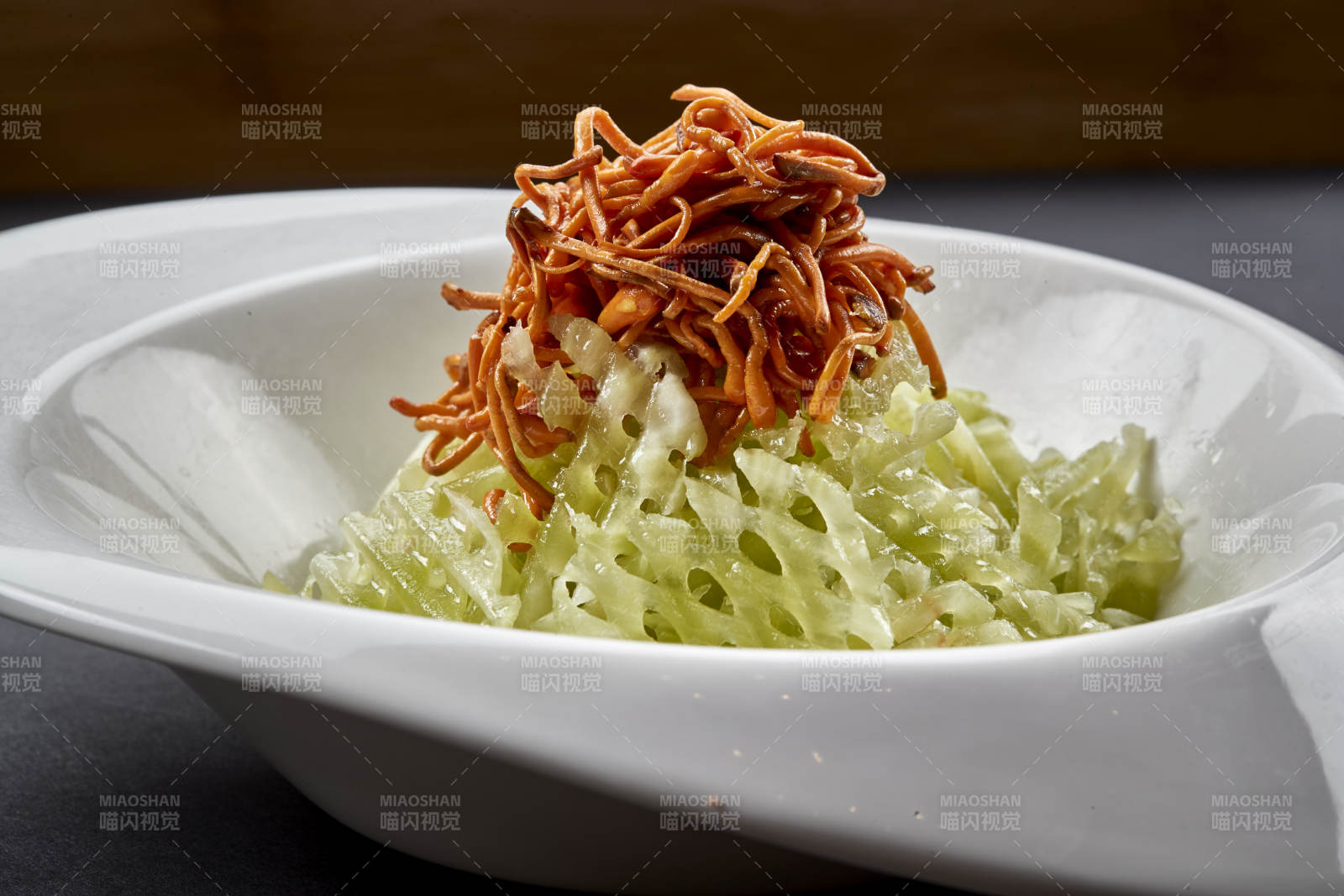 精美凉菜凉拌芦笋配虫草花-摄影图