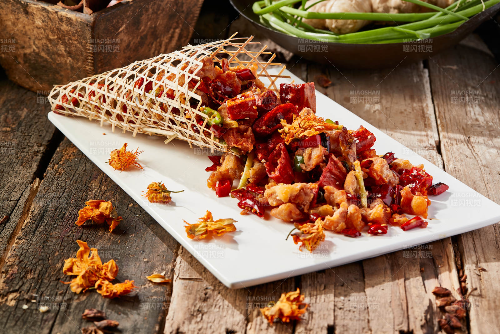 金莲花竹楼辣炒鸡脆骨