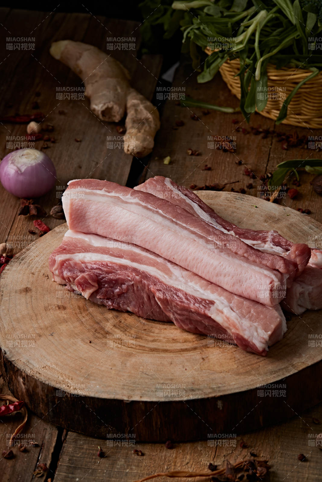 检疫合格的屠宰生鲜猪肉-摄影图